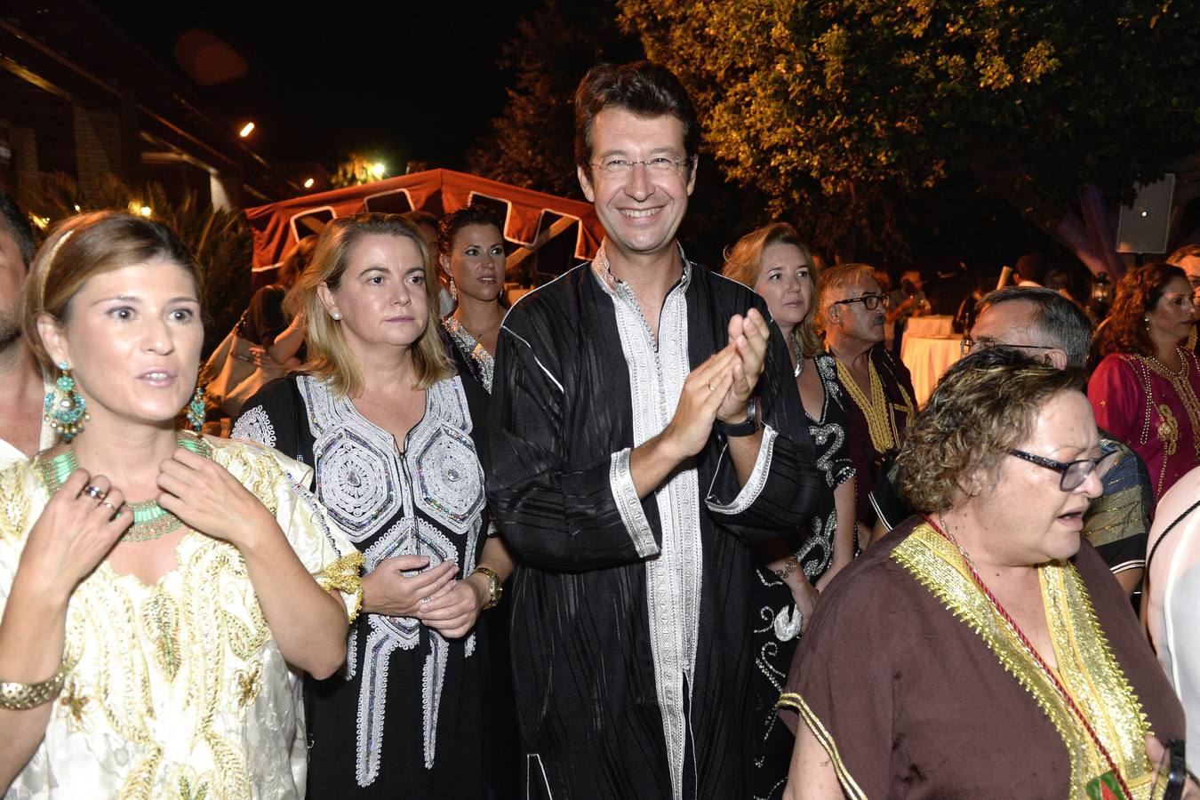 Moros y Cristianos dan incio a sus fiestas con una cena medieval