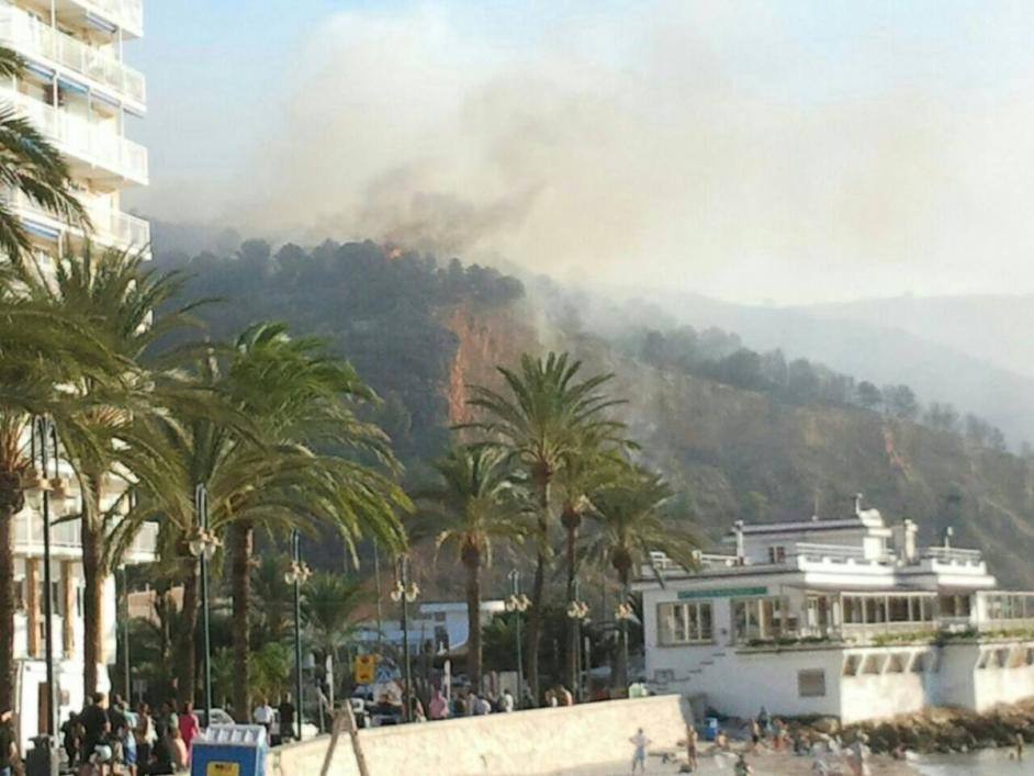 El rastro que ha dejado el incendio en el Montgó