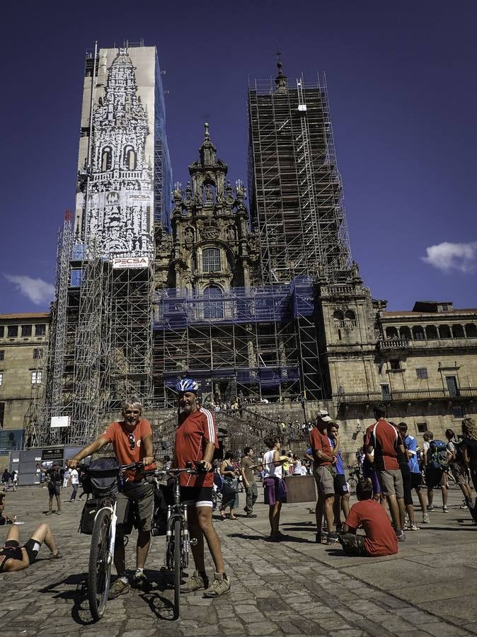 Dos vecinos de Molins viajan desde Italia a la Plaza del Obradoiro en bici
