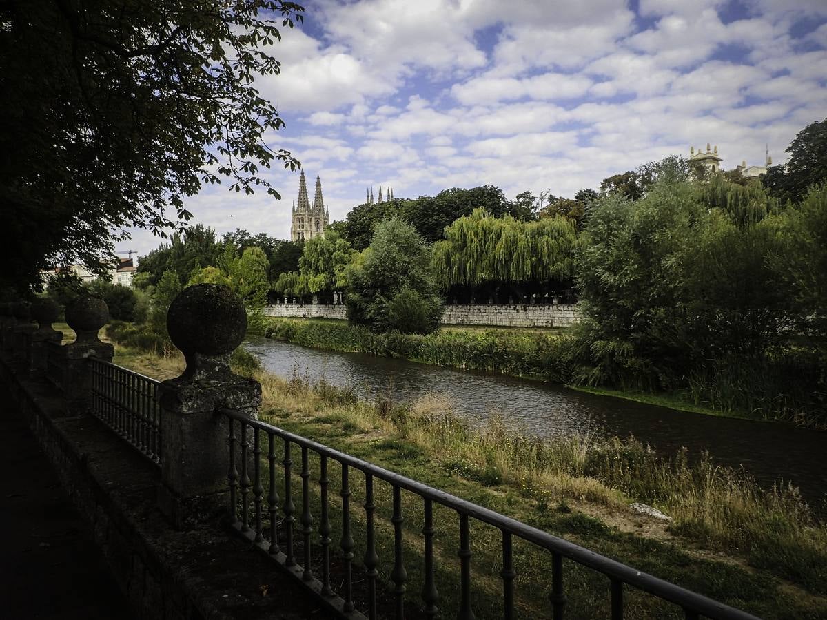 Dos vecinos de Molins viajan desde Italia a la Plaza del Obradoiro en bici