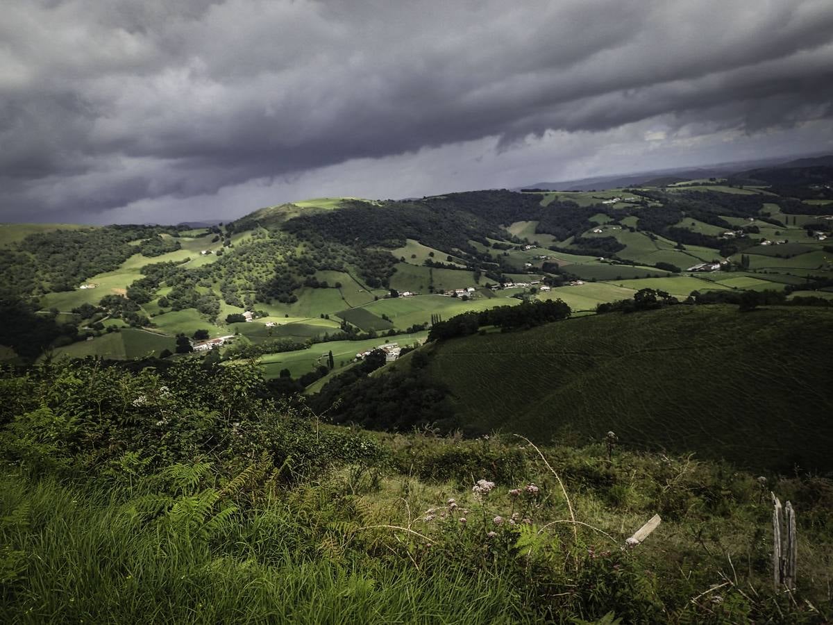 Dos vecinos de Molins viajan desde Italia a la Plaza del Obradoiro en bici