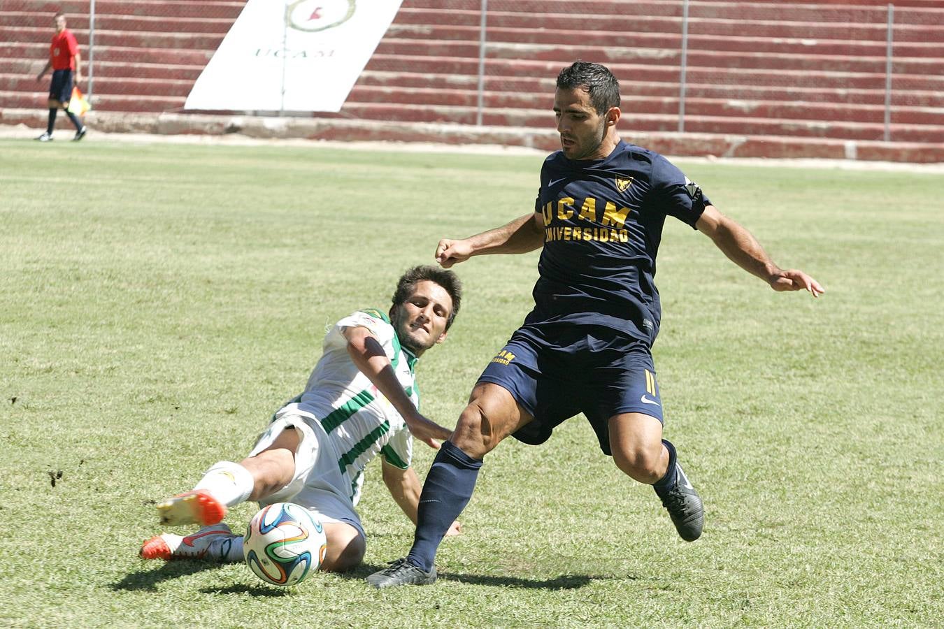 Partido entre el UCAM y el Córdoba B