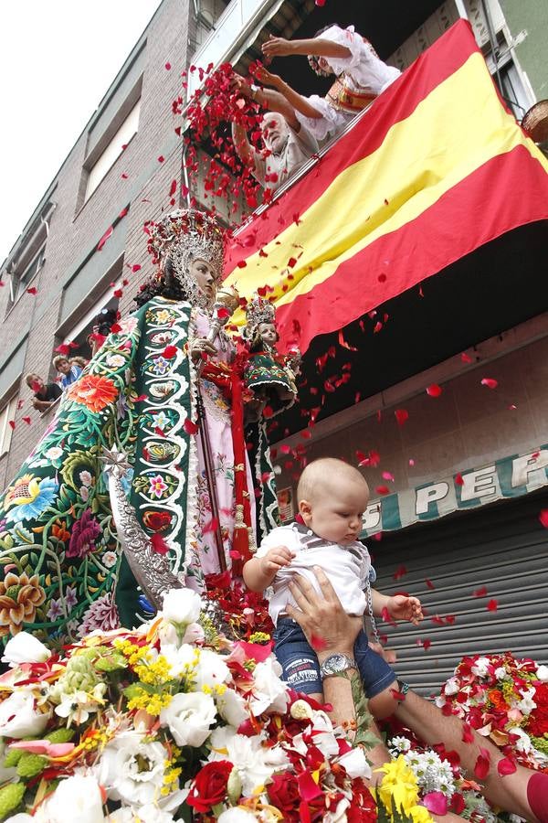 Ambiente de fiesta en el monte por la Romería