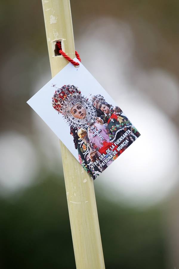 Ambiente de fiesta en el monte por la Romería