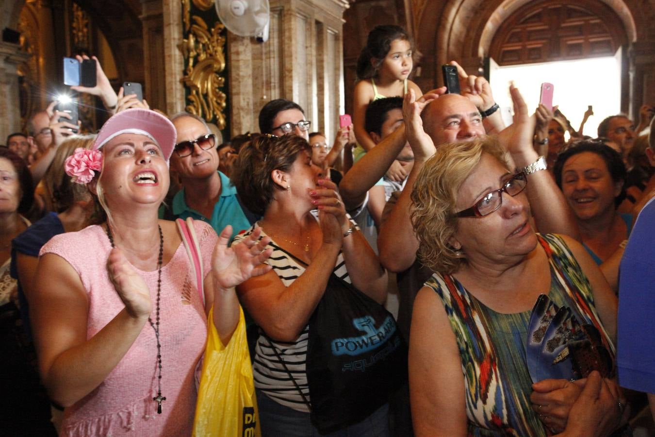 Ambiente de fiesta en el monte por la Romería