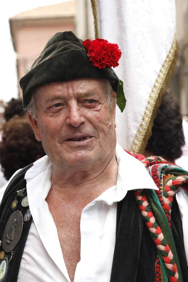 Ambiente de fiesta en el monte por la Romería