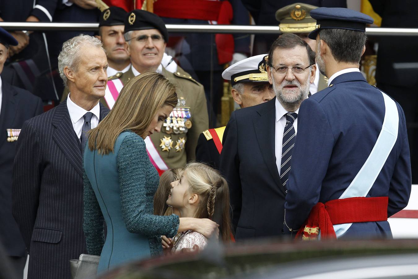 Los Reyes presiden su primer desfile de la Fiesta Nacional