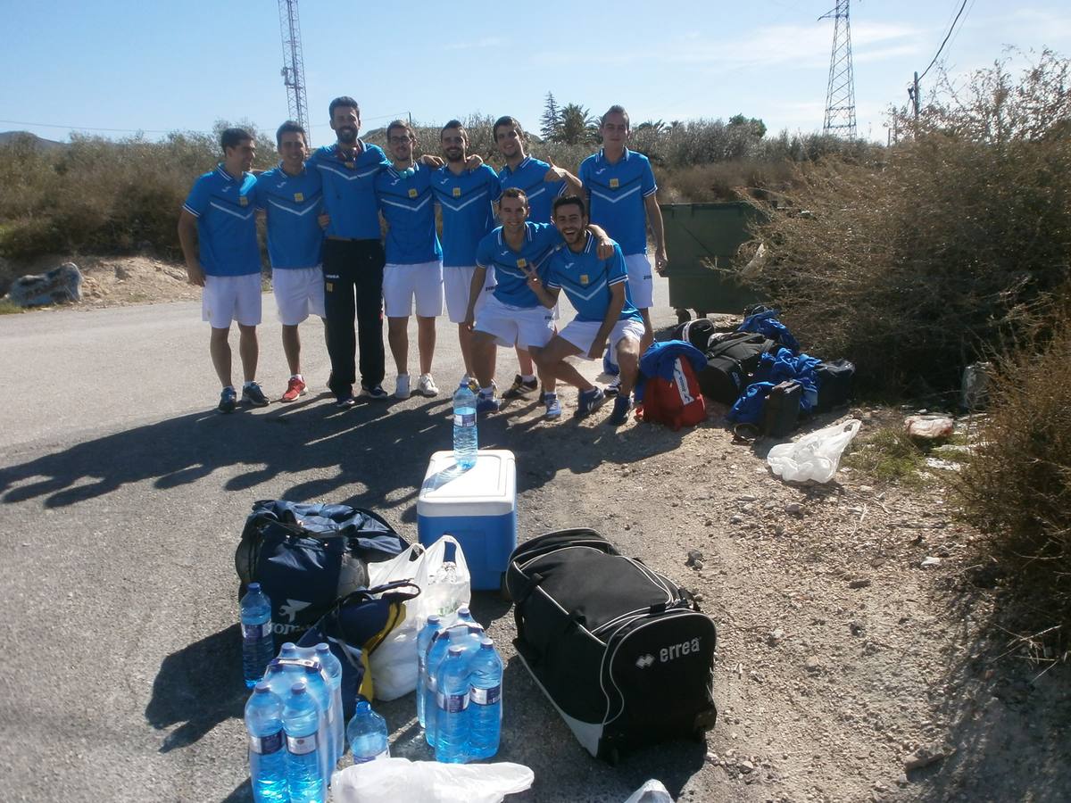 Un furgón que llevaba a un equipo de fútbol sala se incendia en la A-31