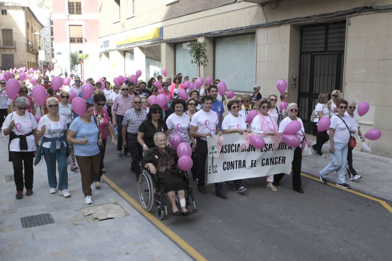 Lorca se viste de rosa contra el cáncer de mama