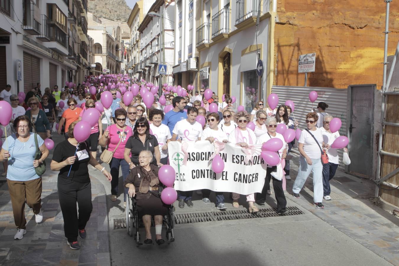 Lorca se viste de rosa contra el cáncer de mama