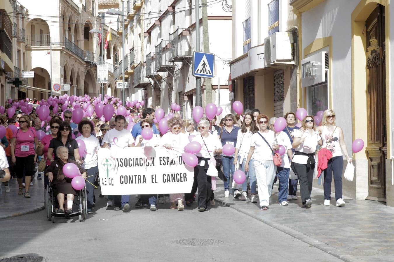 Lorca se viste de rosa contra el cáncer de mama