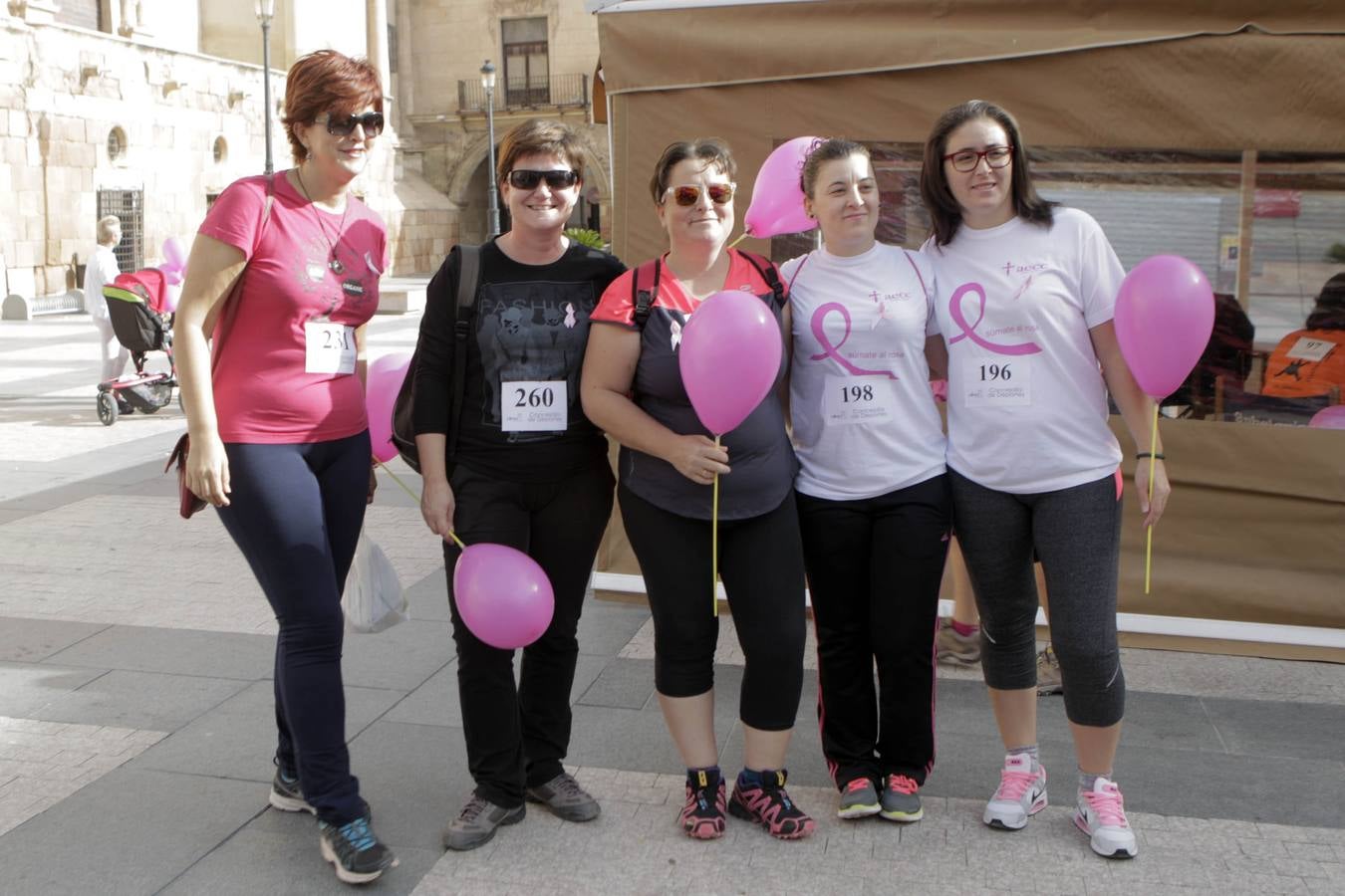 Lorca se viste de rosa contra el cáncer de mama