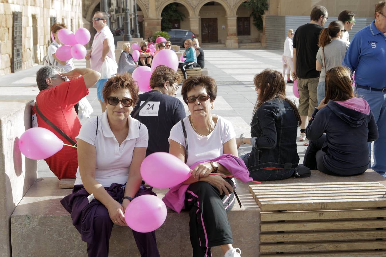 Lorca se viste de rosa contra el cáncer de mama