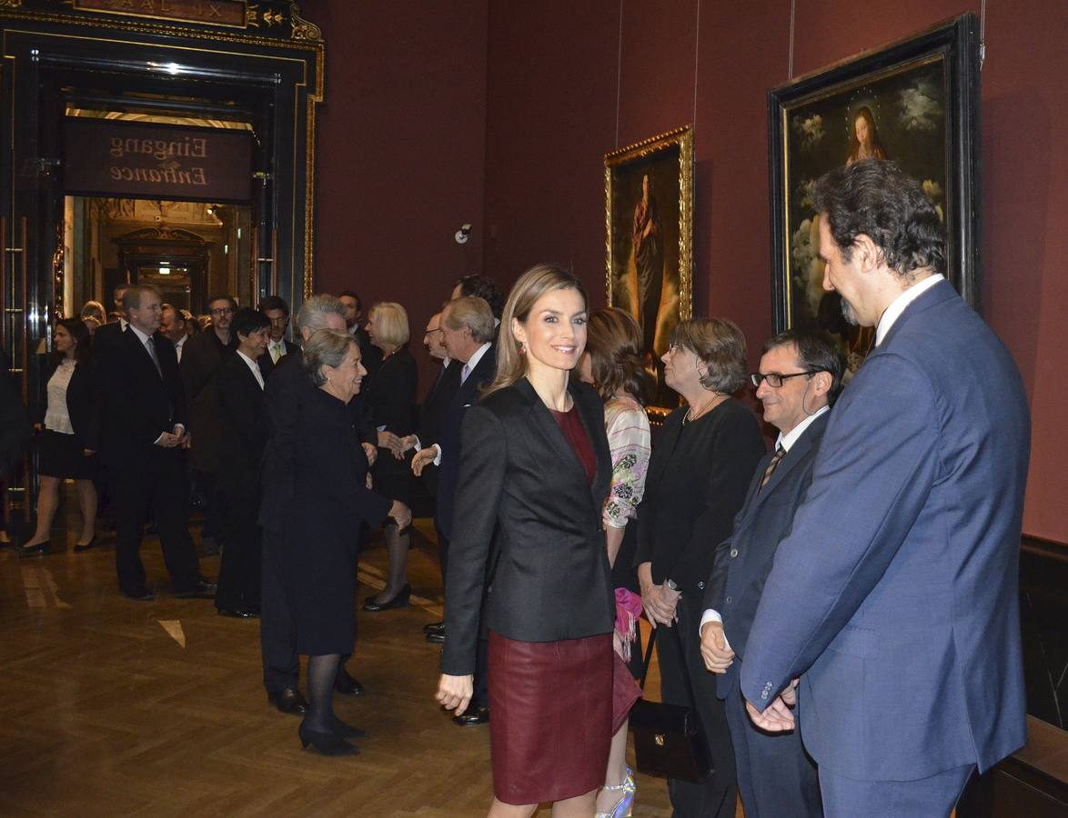 La reina Letizia junto a otras personalidades durante la inauguración de la mayor exposición dedicada al pintor Diego Velázquez.