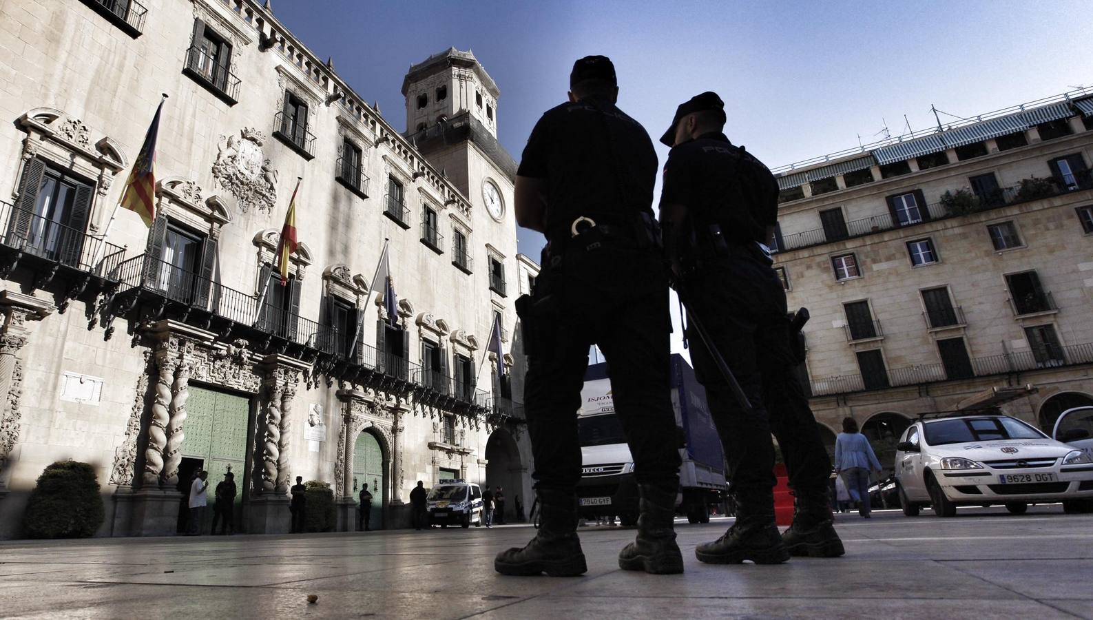 Fuerte dipositivo policial frente al Ayuntamiento. 