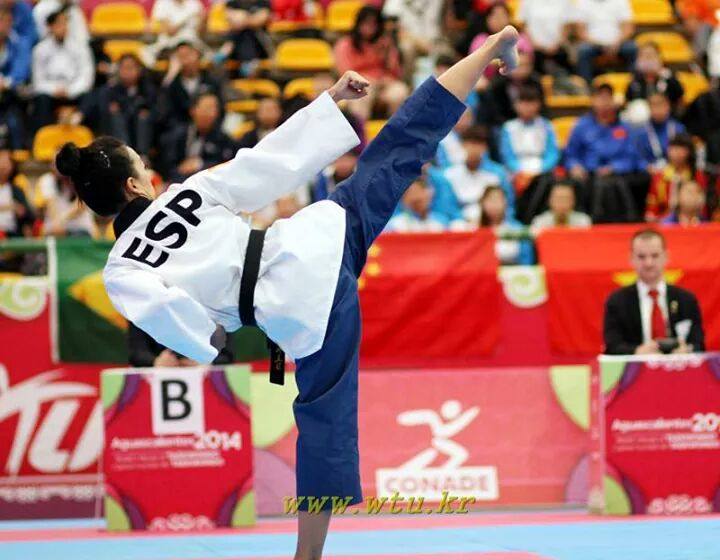 La alicantina Laura Kim revalida el título mundial de Taekwondo