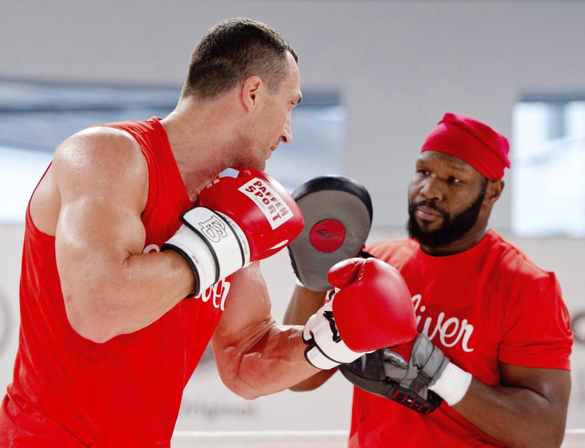 Shannon Briggs presenta el combate entre Vladimir Klitschko y Kubrat Pulev