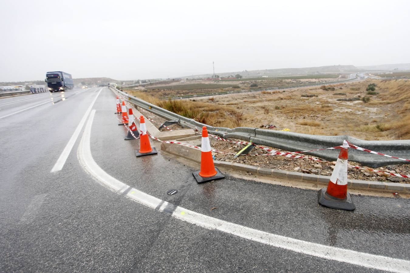 (11-11-2015) Así quedó el quitamiedos en el lugar del accidente, junto a La Venta del Olivo.