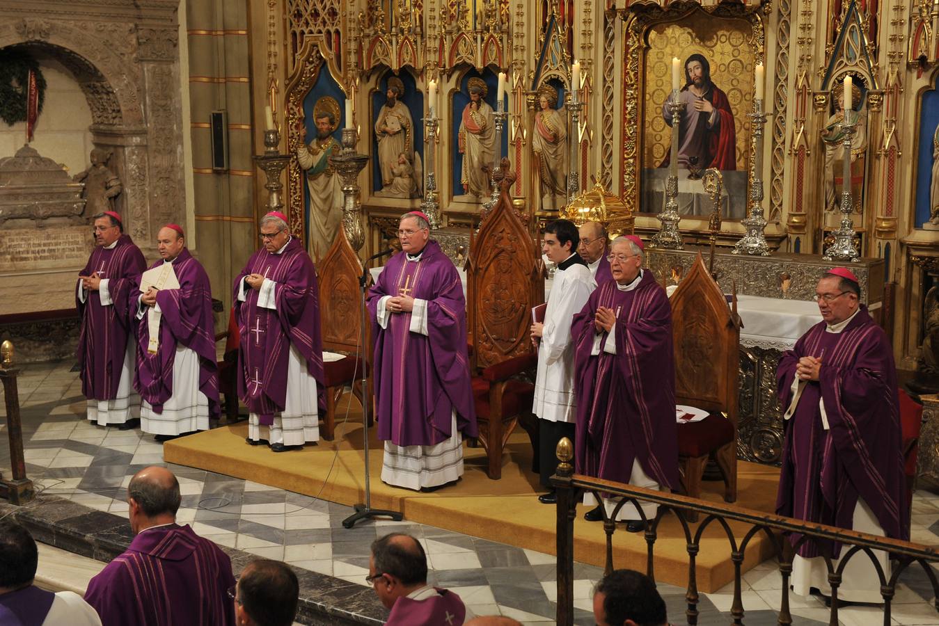 Multitudinario adiós al obispo Javier Azagra