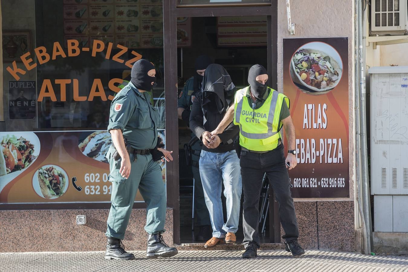 Momento de la detención del yihadista en San Pedro.