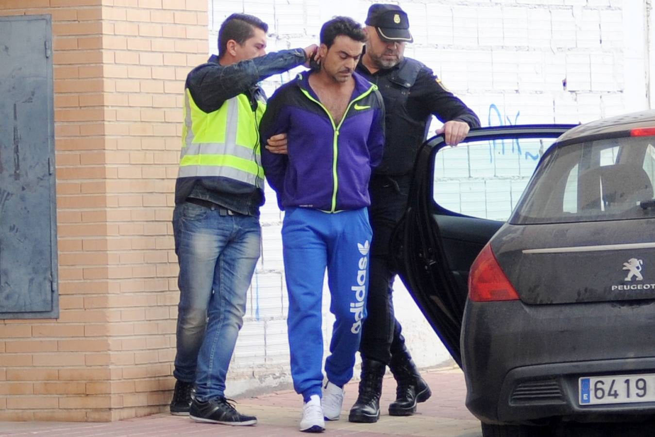 Tres detenidos por la muerte del portero y un cliente de la discoteca Blue Diamond