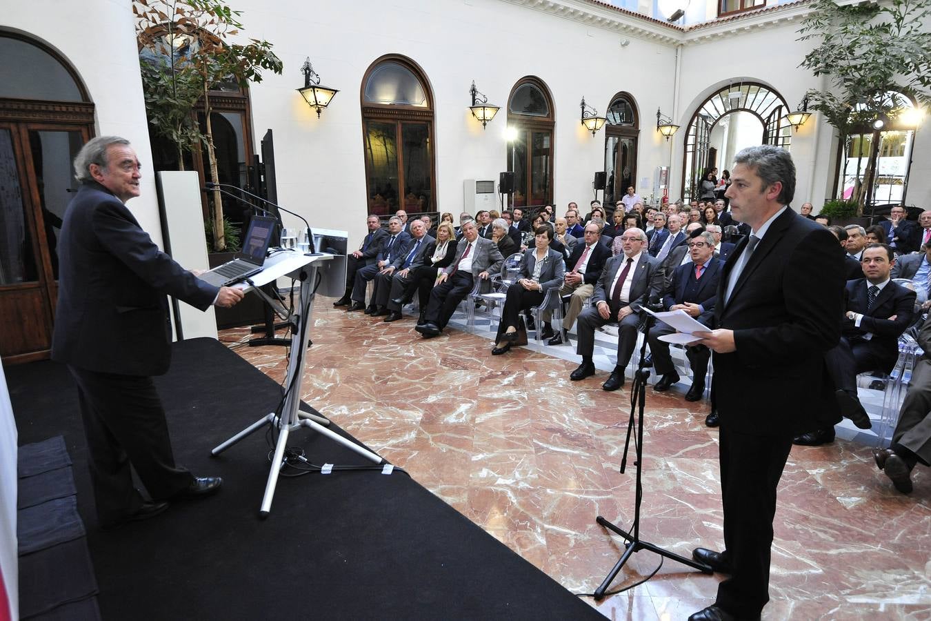 Mariano Barbacid participa en el Foro Nueva Murcia