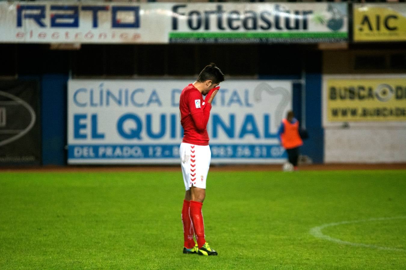 El Murcia se duerme en Avilés (1-0)