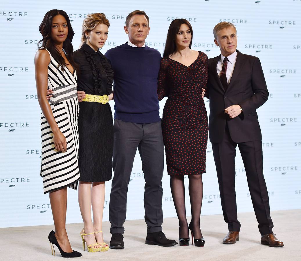 Naomi Harris, Lea Seydoux, Daniel Craig, Monica Bellucci y Christoph Waltz.