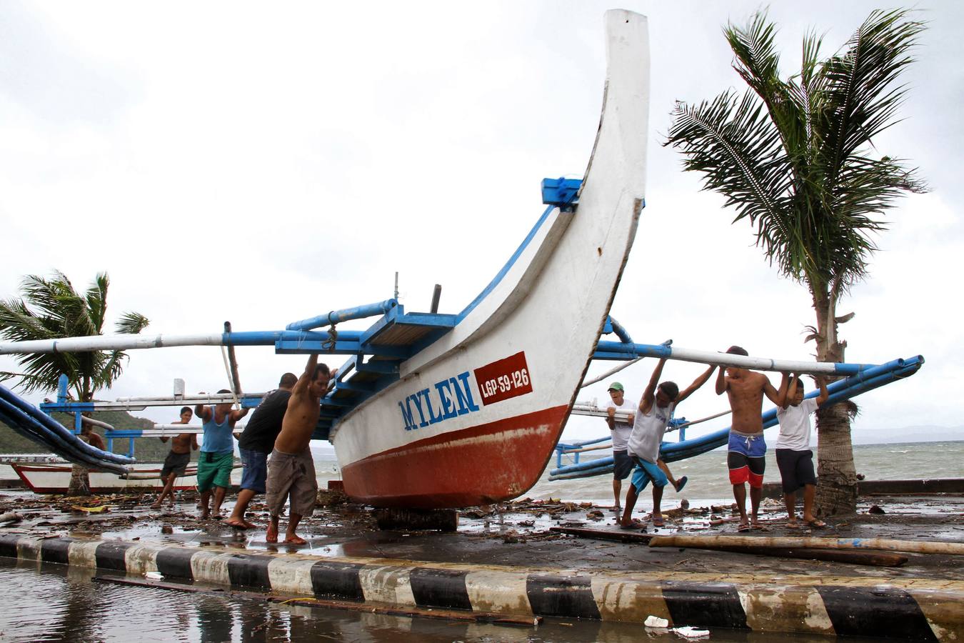Filipinas se prepara para la llegada del tifón Hagupit