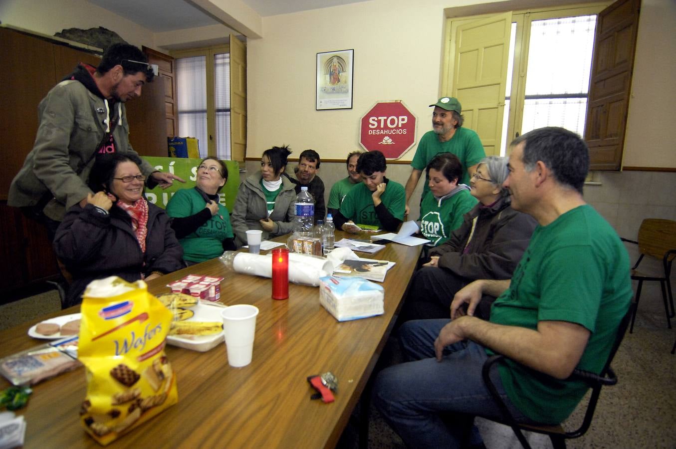 Miembros de la PAH de Elche se encierran dos días