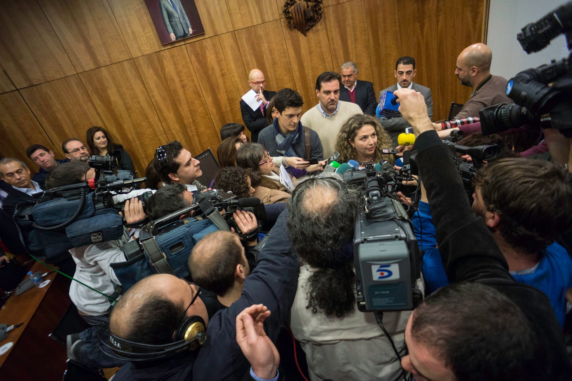 ENERO. Moción de censura frustrada. El PP de Orihuela pretendió el asalto a la Alcaldía junto a CLR en un Pleno en el que la Mesa de Edad impidió el debate.