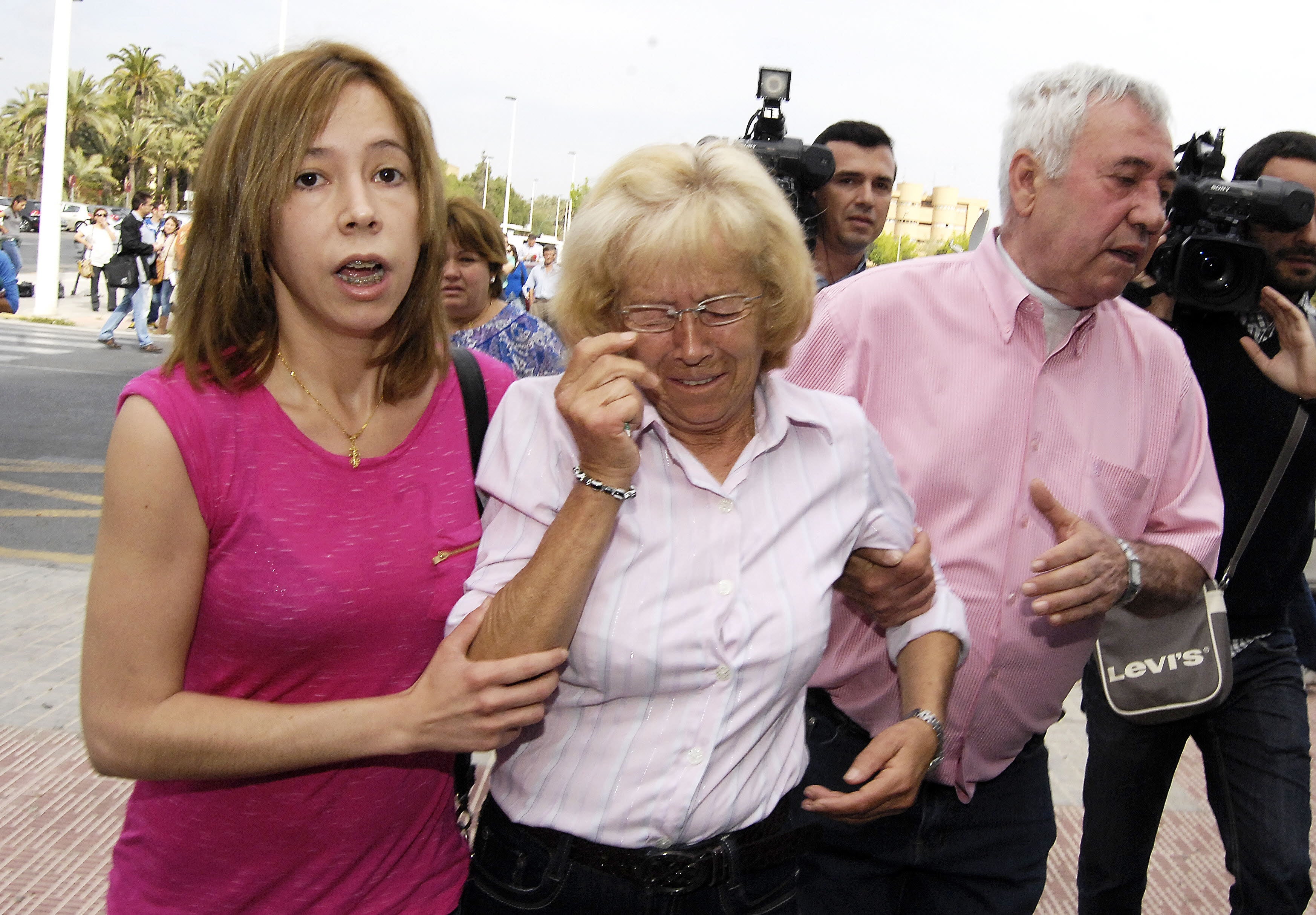 MAYO. Mari Carmen, la madre que mató en Benejúzar al violador de su hija, ingresó en prisión después de una larga lucha para conseguir un indulto.