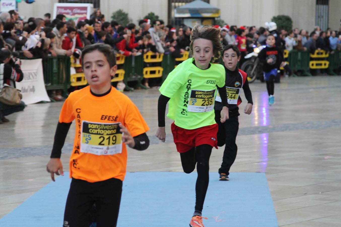 Los pequeños también disfrutan de la San Silvestre de Cartagena