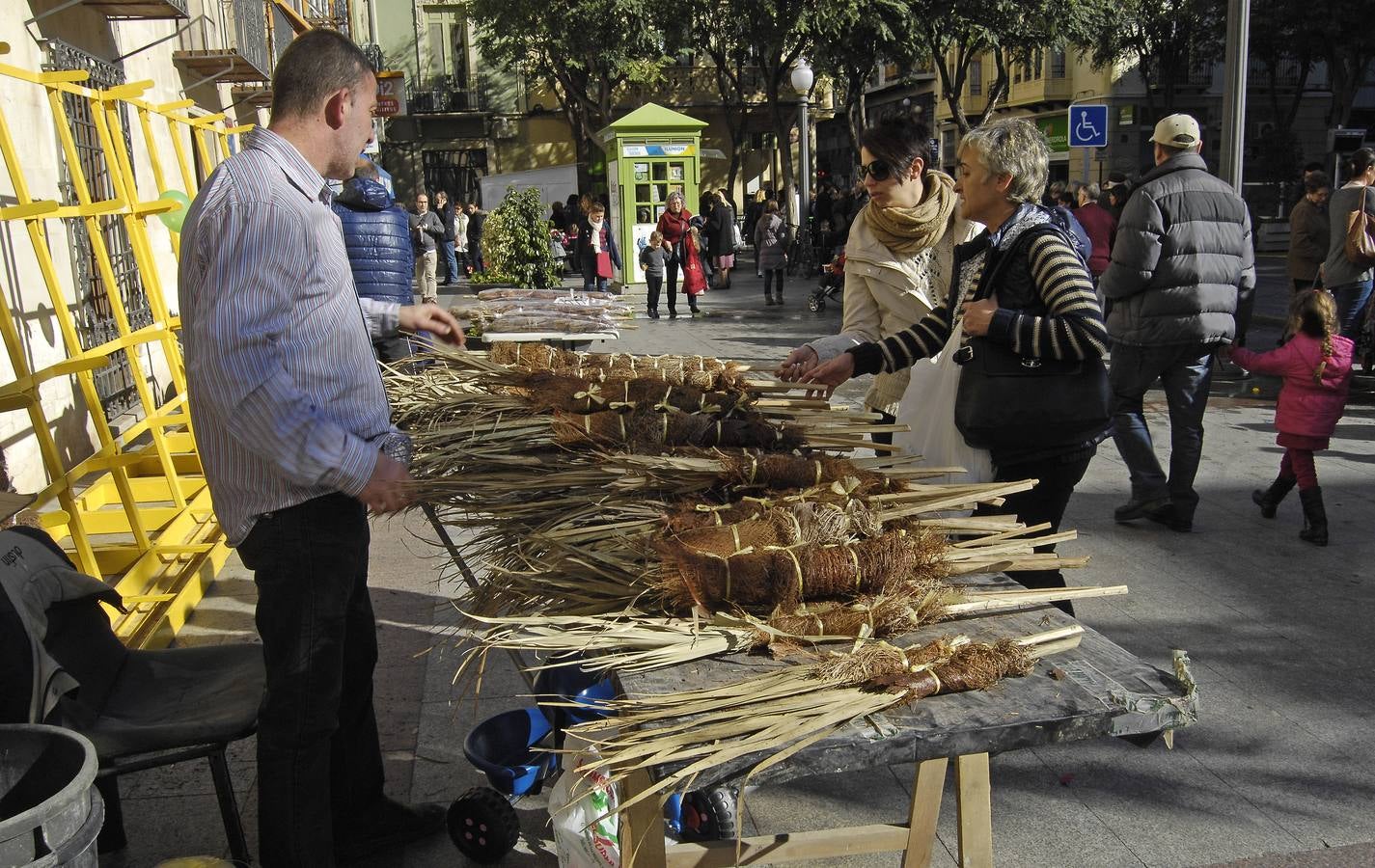 Los ilicitanos se preparan para la tradicional Cabalgata de Reyes