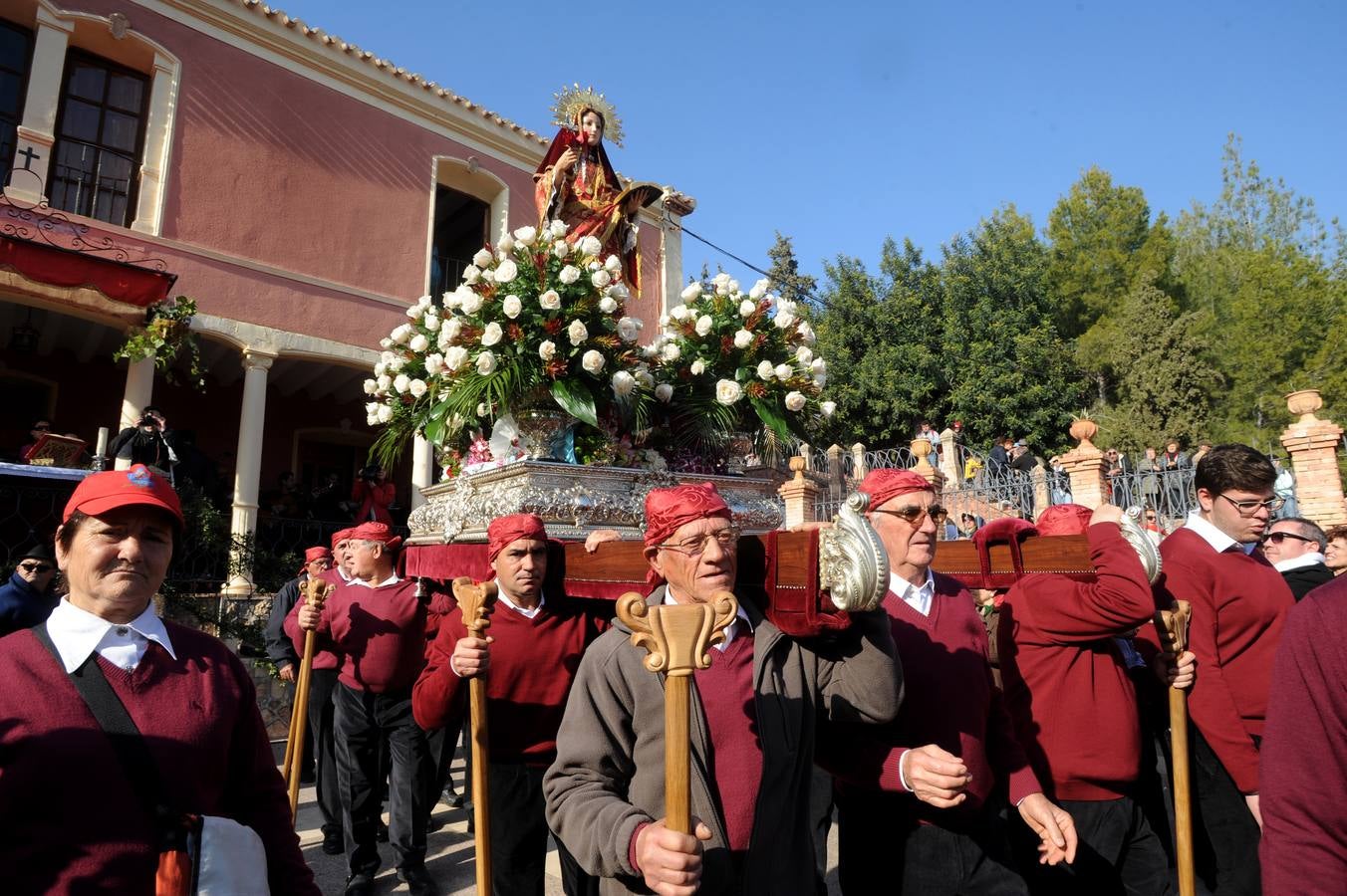 Santa Eulalia regresa a su ermita junto a 13.000 personas