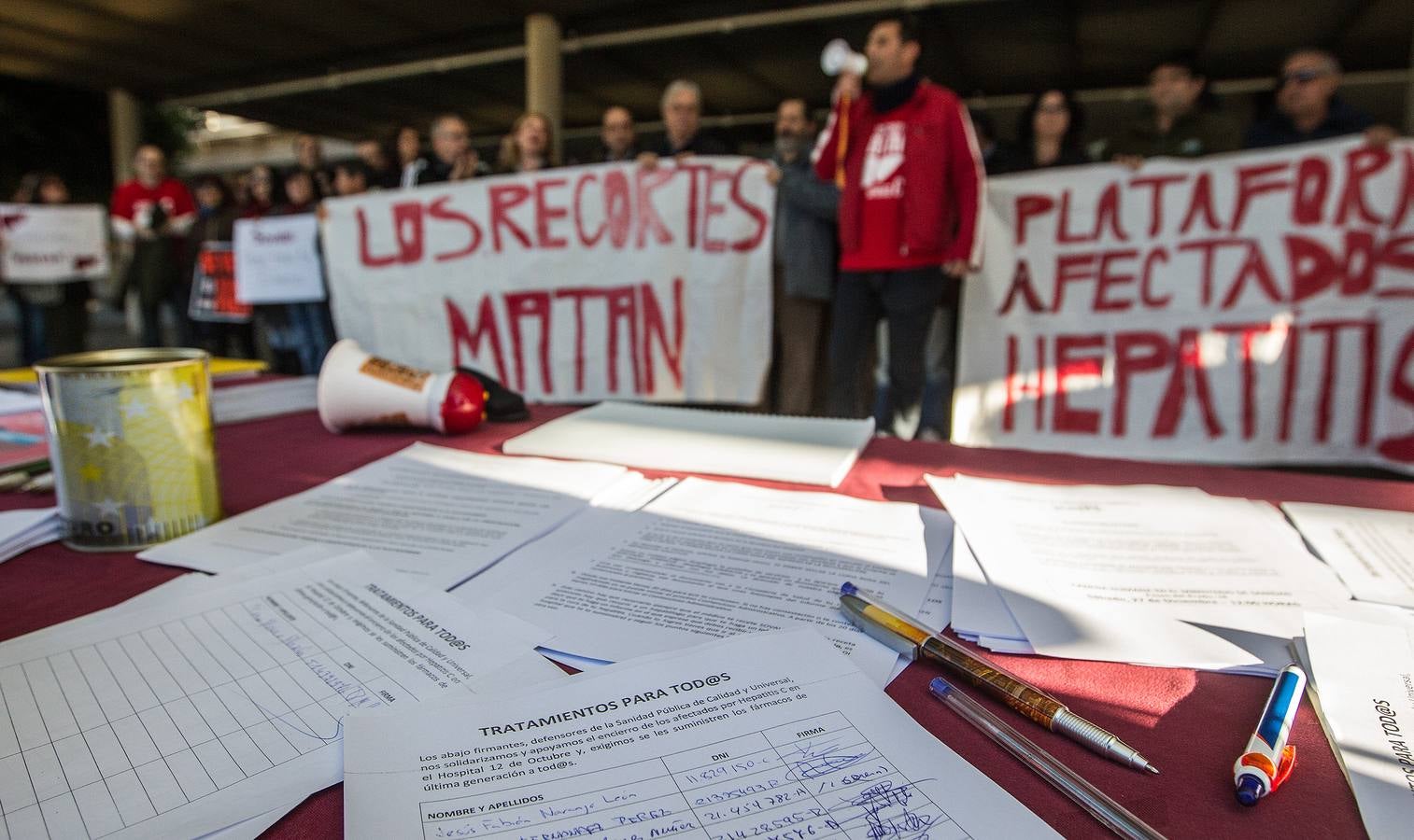 Manifestación de pacientes de hepatitis C en el Hospital de Alicante