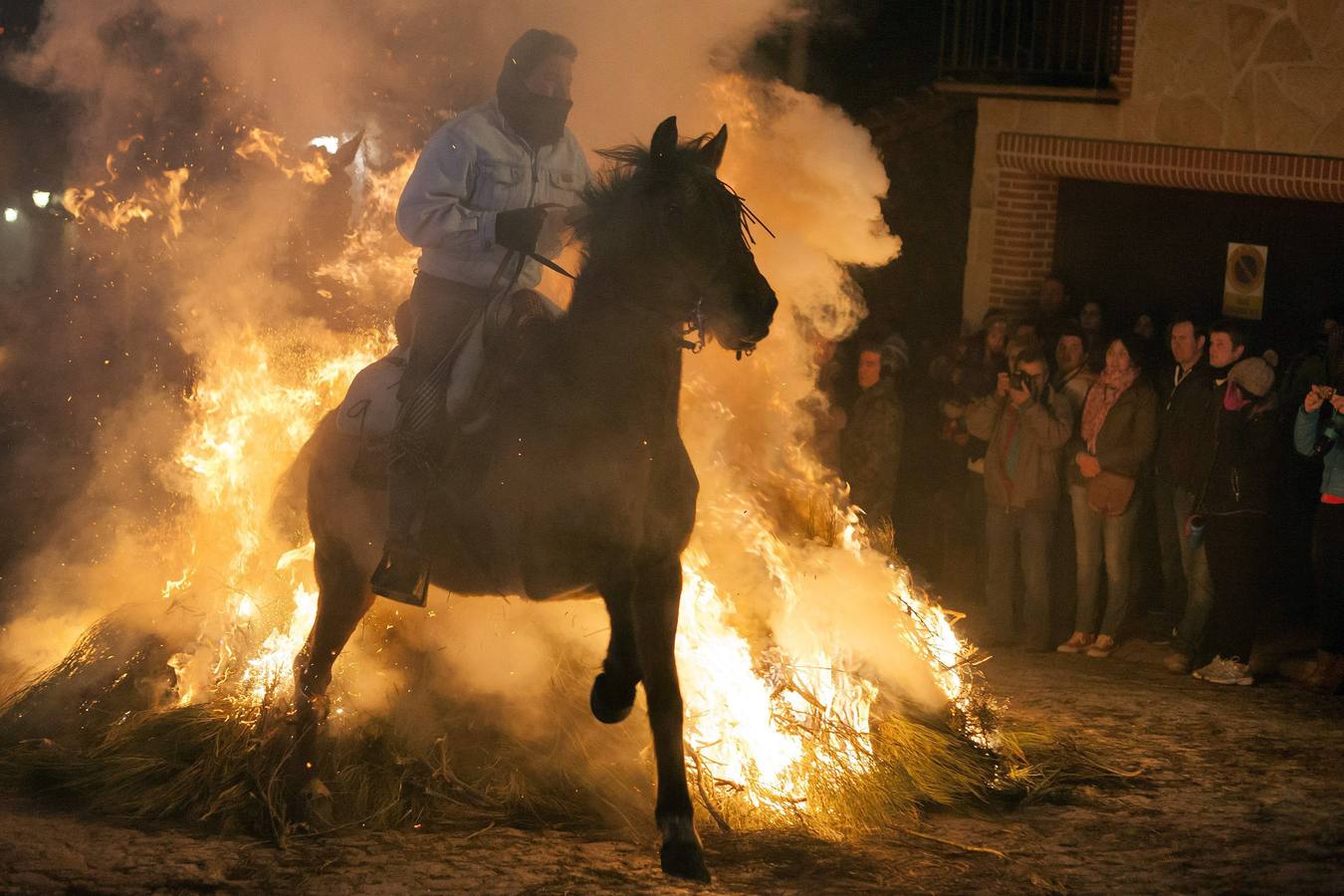 Noche de fuego en Ávila