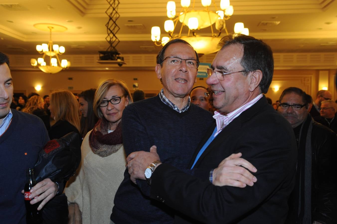 Los asistentes al acto electoral del PP arropan a Cámara en el primer mitin de la precampaña