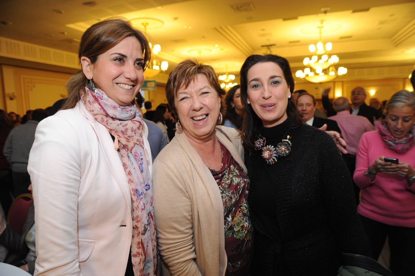 Los asistentes al acto electoral del PP arropan a Cámara en el primer mitin de la precampaña