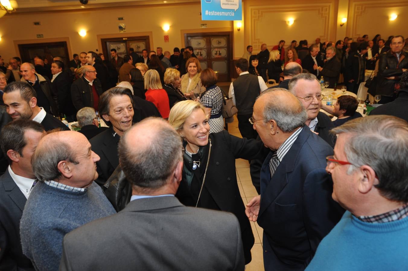 Los asistentes al acto electoral del PP arropan a Cámara en el primer mitin de la precampaña