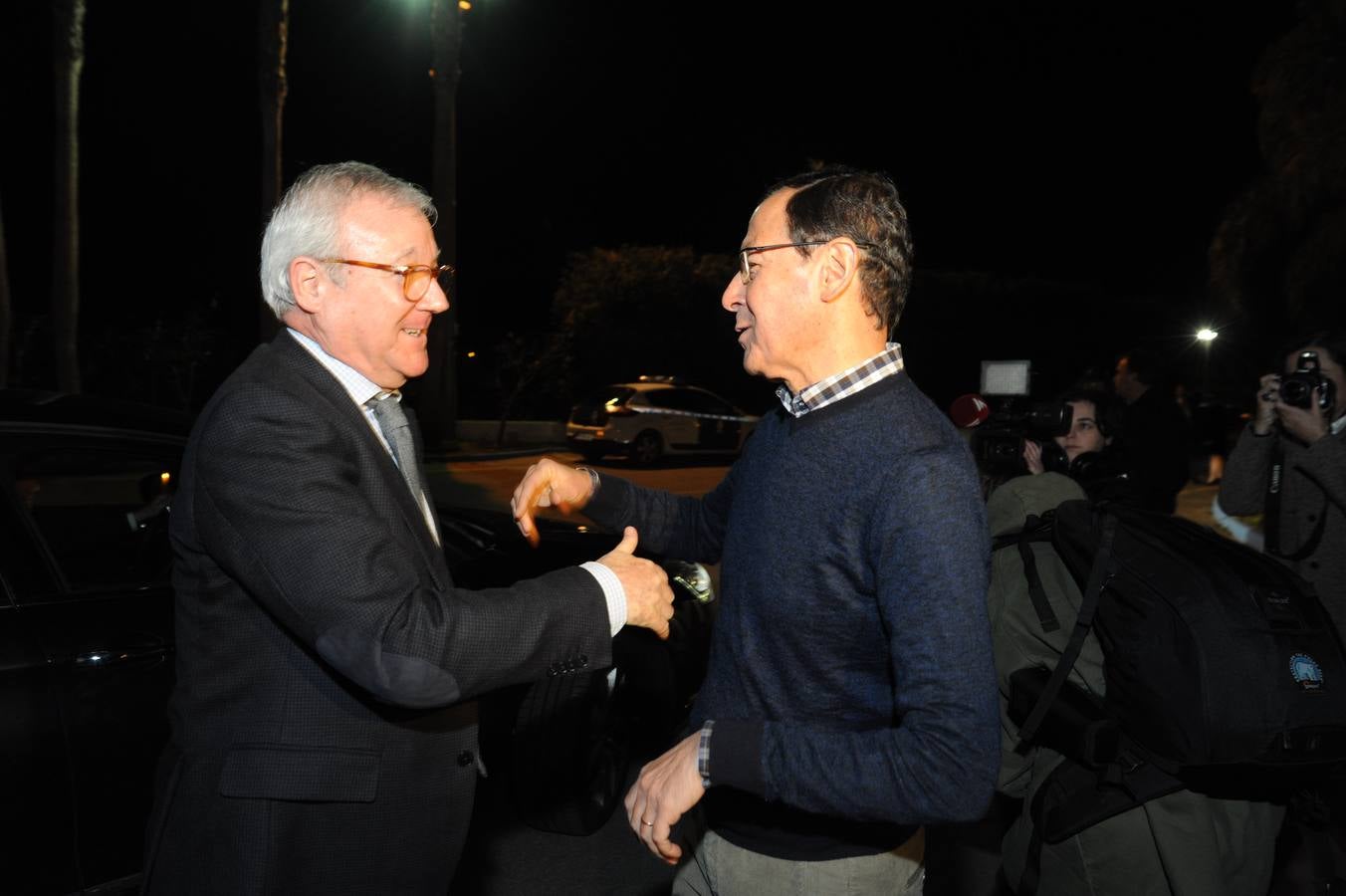 Los asistentes al acto electoral del PP arropan a Cámara en el primer mitin de la precampaña