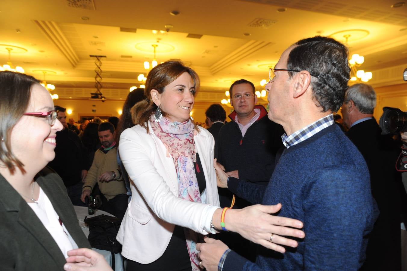 Los asistentes al acto electoral del PP arropan a Cámara en el primer mitin de la precampaña