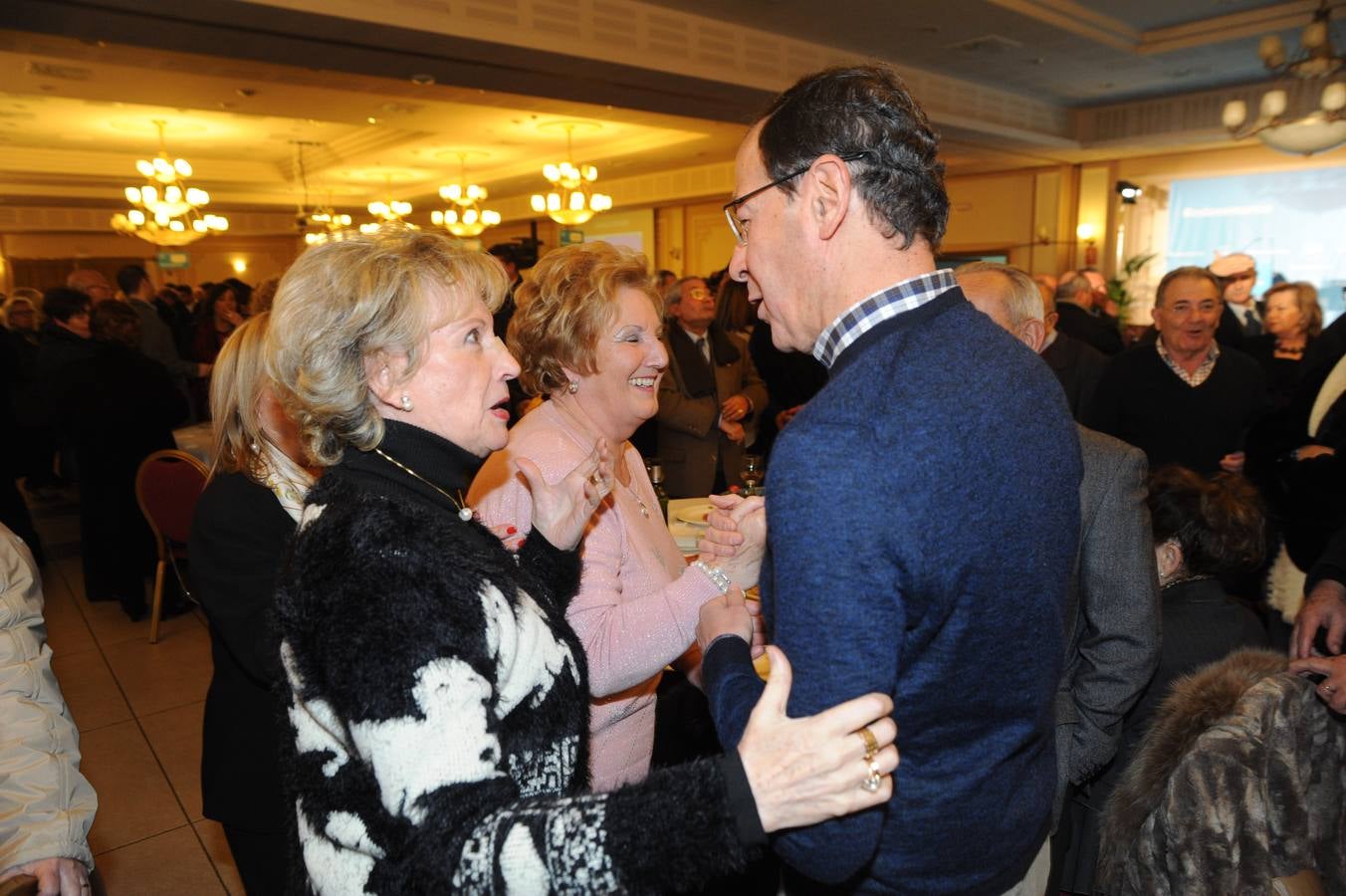 Los asistentes al acto electoral del PP arropan a Cámara en el primer mitin de la precampaña