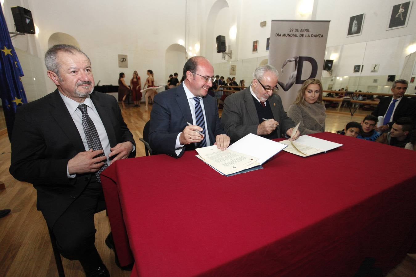 Un convenio entre Comunidad y UCAM permitirá que más de 200 alumnos del Conservatorio de Danza puedan prevenir lesiones