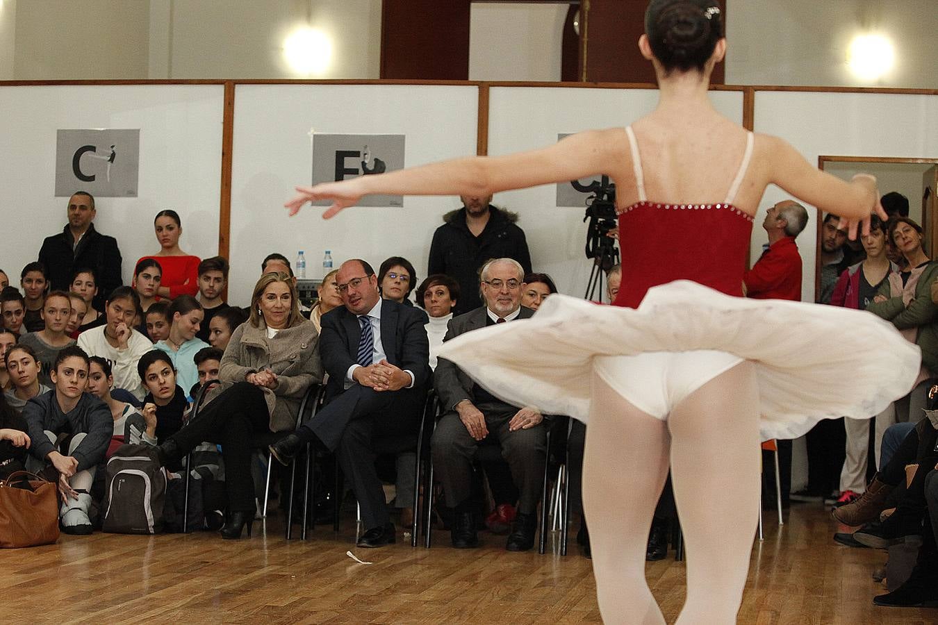 Un convenio entre Comunidad y UCAM permitirá que más de 200 alumnos del Conservatorio de Danza puedan prevenir lesiones