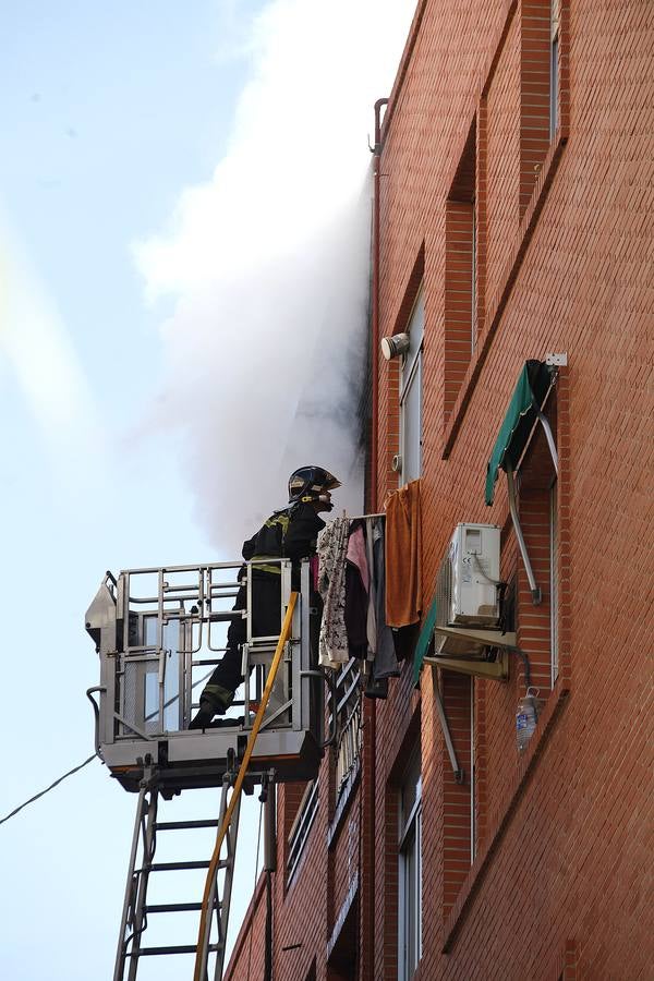 Dos intoxicados en el incendio de un piso en Murcia