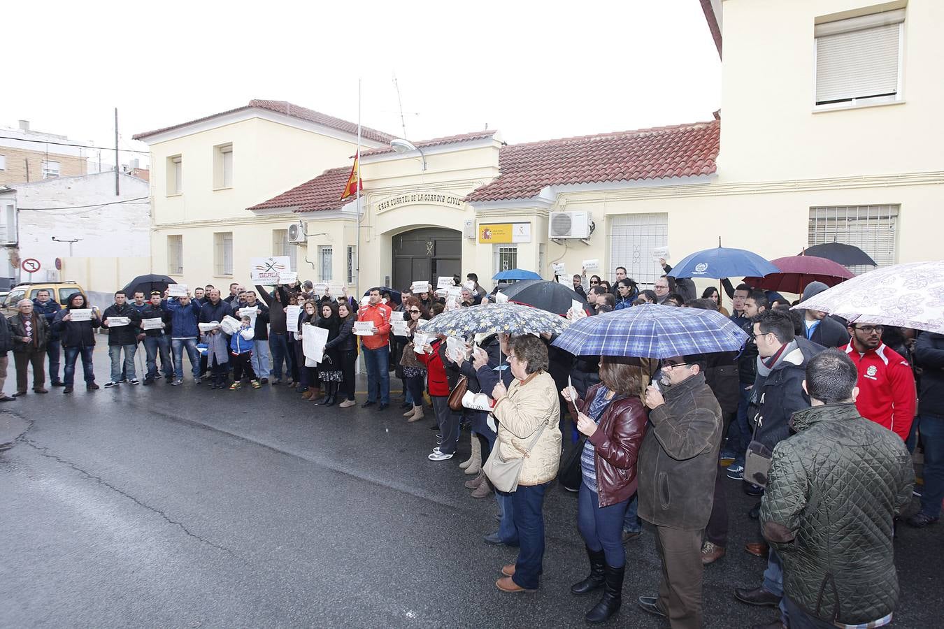 Concentración para apoyar al guardia civil encarcelado por llamar «maricón» a un superior
