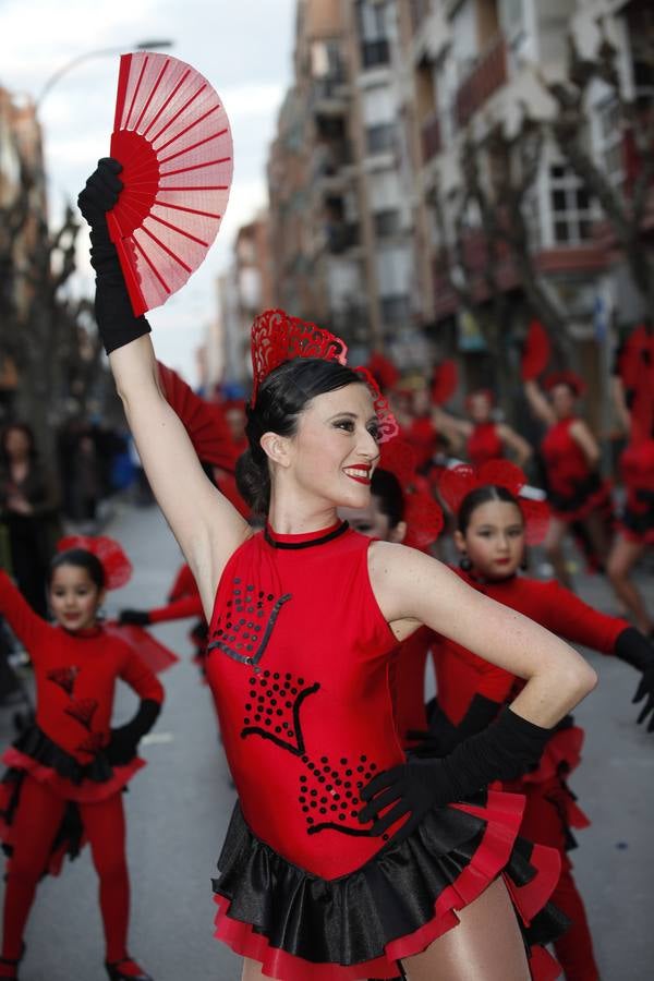 El Carnaval del barrio de El Carmen sacó a cientos de vecinos a las calles