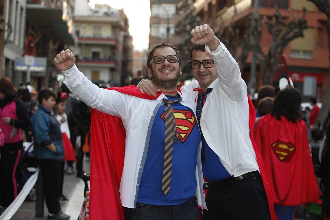 El Carnaval del barrio de El Carmen sacó a cientos de vecinos a las calles
