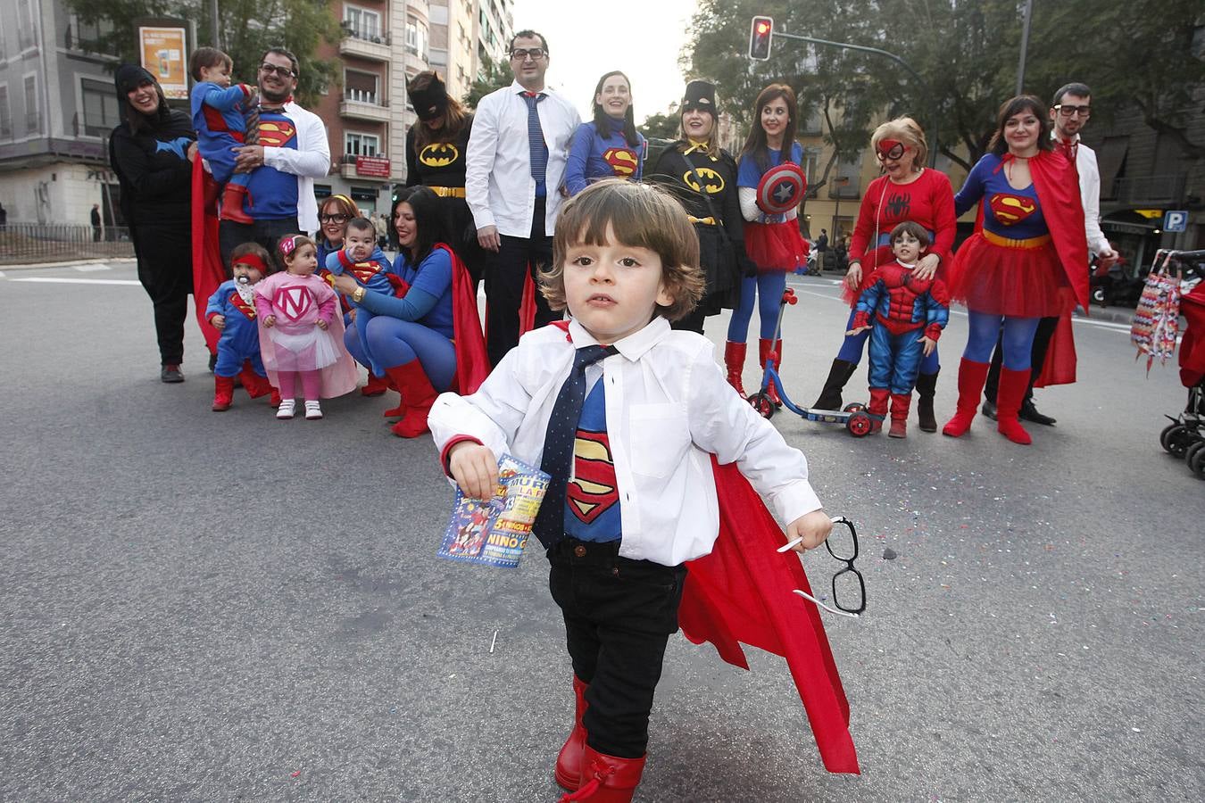 El Carnaval del barrio de El Carmen sacó a cientos de vecinos a las calles